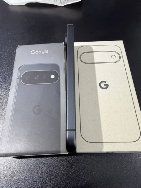 Google Pixel 11 256GB — cellular telephone, mouse, modem