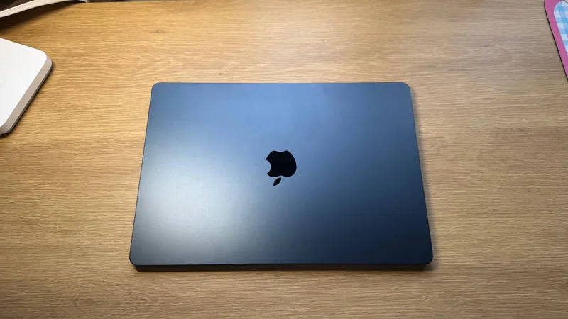 MacBook Air 15 M3 8/256GB Midnight — notebook, laptop