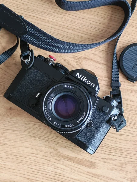 Плёночный фотоаппарат Nikon FM с объективом Nikkor AI-S 50mm F1.8 — reflex camera