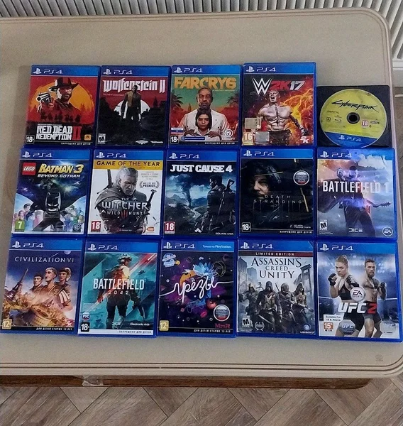 Assassin’s Creed Unity для PS4 — cassette, toyshop, comic book