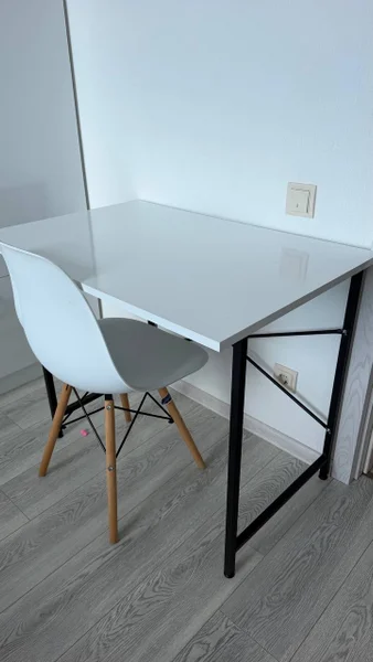 Стол письменный — dining table, folding chair