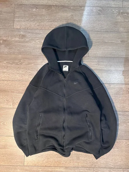 Одежда и аксессуары (свитшот — sweatshirt, backpack, ski mask