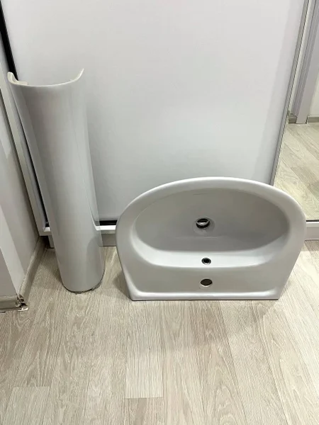 Керамическая раковина тюльпан на ножке — washbasin, toilet seat, bathtub