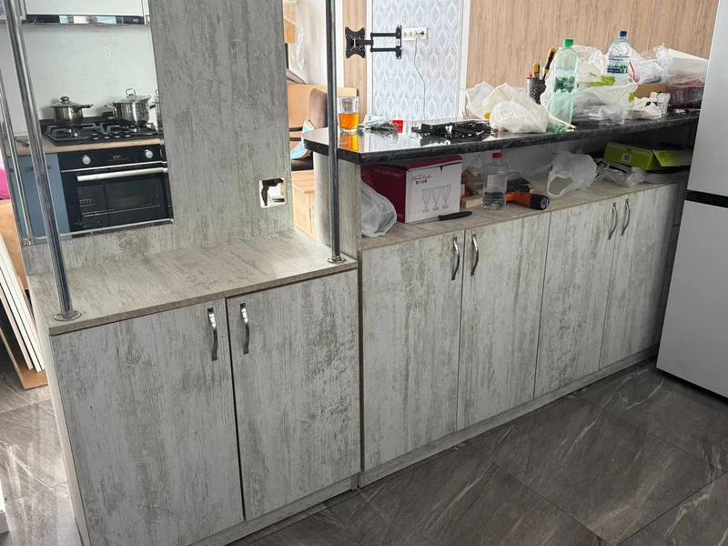 Вешалка и тумба / барная стойка — dishwasher, microwave, desk