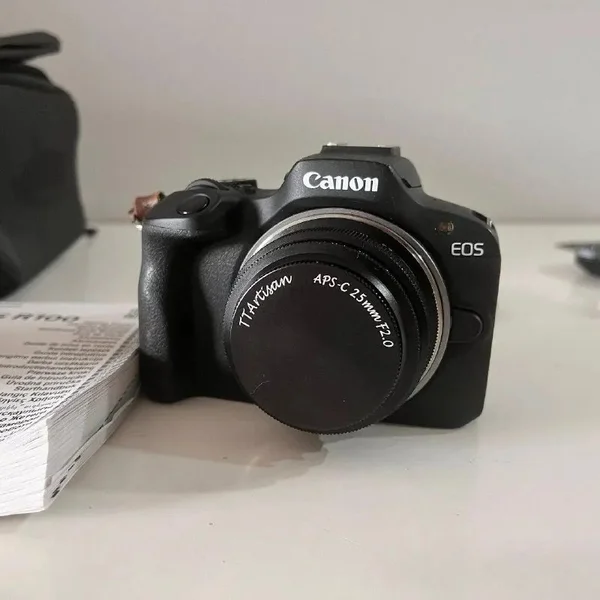 Комплект Canon EOS R100 с объективами и аксессуарами