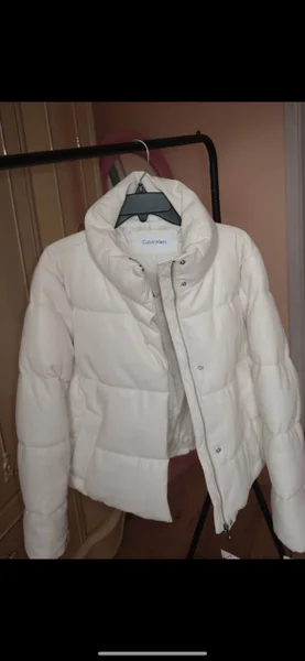 Куртка Calvin Klein с этикеткой — lab coat
