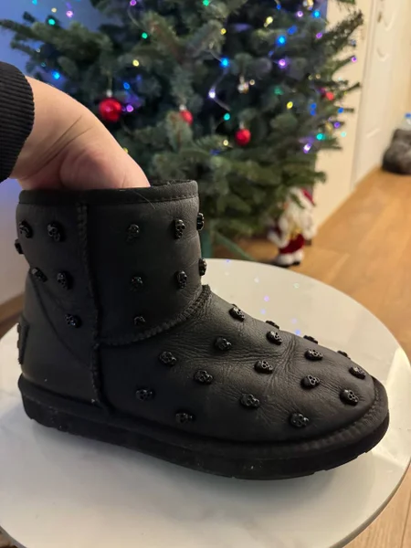Сандалии и обувь — sandal, clog