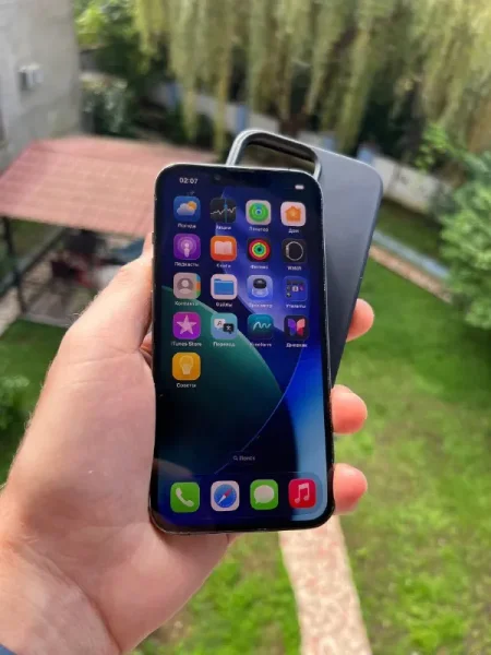 iPhone 13PRO — remote control, cellular telephone