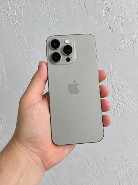 iPhone 16 Pro 256GB SIM + eSIM — iPod, remote control