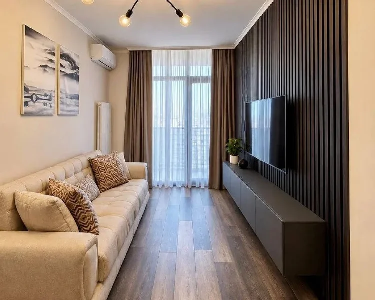Квартира 1+1, 50 кв.м — studio couch, shoji, four-poster
