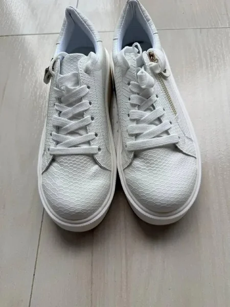 Кроссовки новые, 40 размер — running shoe