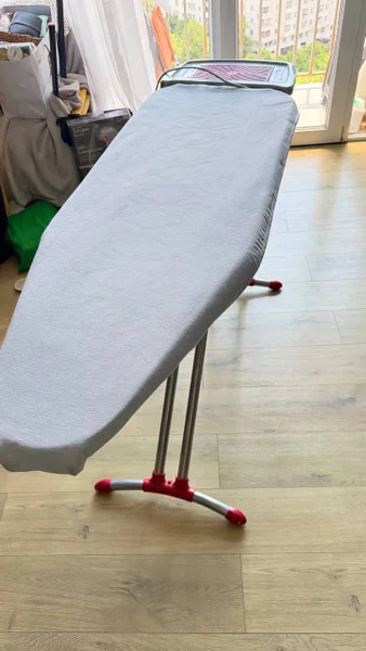 Мебель и оборудование — stretcher, rocking chair, folding chair
