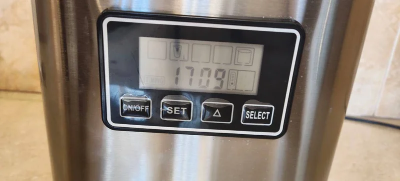 Ледогенератор — digital clock, odometer