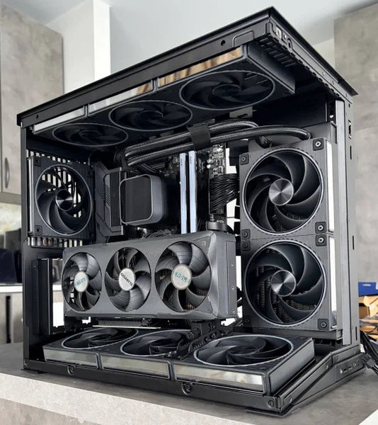 Игровой компьютер Ryzen 7 7800X3D, RTX 5070, 32GB RAM, 1TB SSD — stove, loudspeaker, carpenter's kit