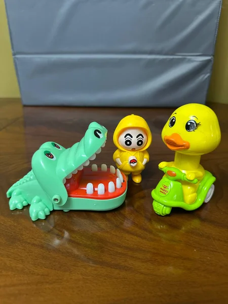 Детские игрушки: Крокодил дантист, цыплёнок и эмоции — piggy bank, ocarina