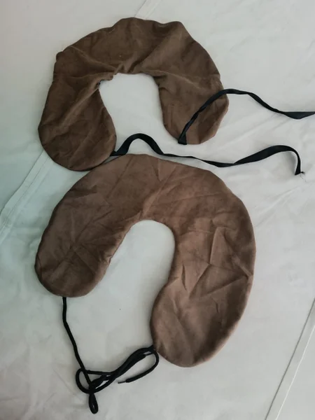 Дорожный чехол-подушка — brassiere, sock