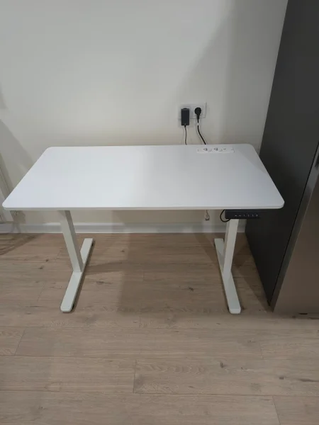 Электрический стол с регулировкой высоты — dining table, folding chair, desk