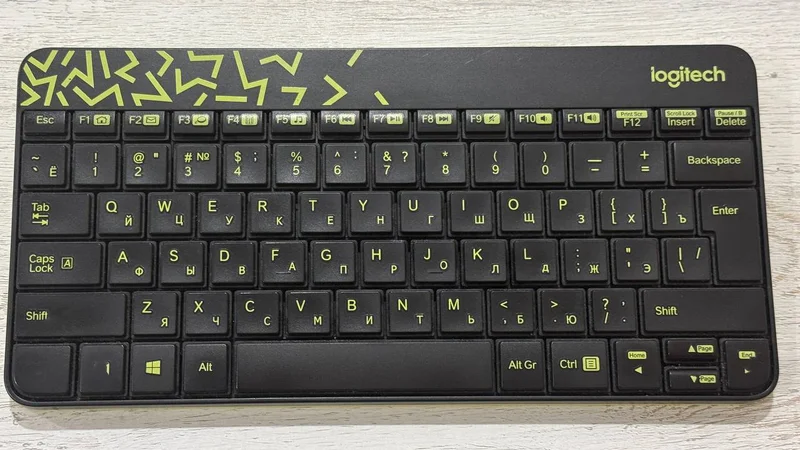 Клавиатура Logitech с русской раскладкой — computer keyboard, space bar