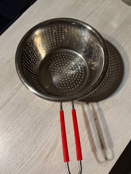 Металлический дуршлаг — strainer