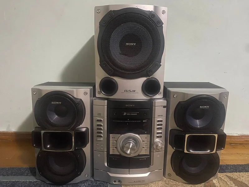 Кассетная магнитола Sony — loudspeaker, cassette player, tape player