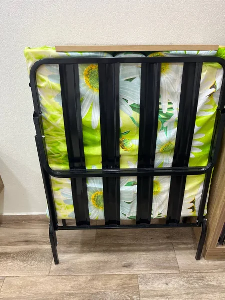Раскладная кровать — prison, binder, crib