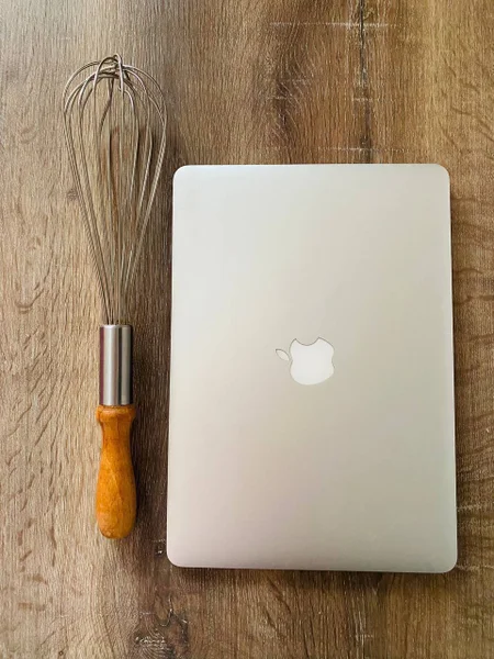 Молоток — paintbrush, hammer