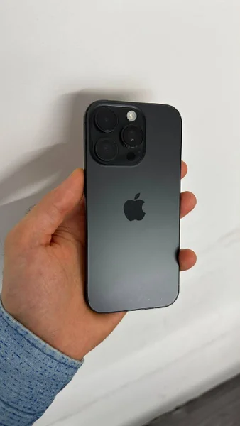 iPhone 16 Pro 128GB Black — iPod, remote control