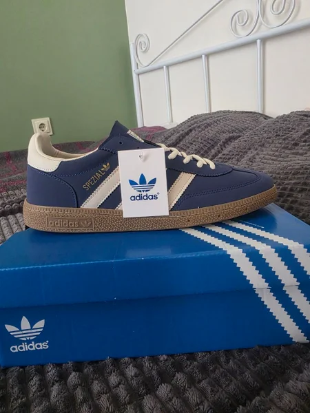 Одежда Adidas и Tommy Hilfiger — running shoe