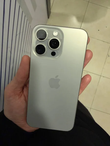 iPhone 15 Pro Max — remote control, iPod