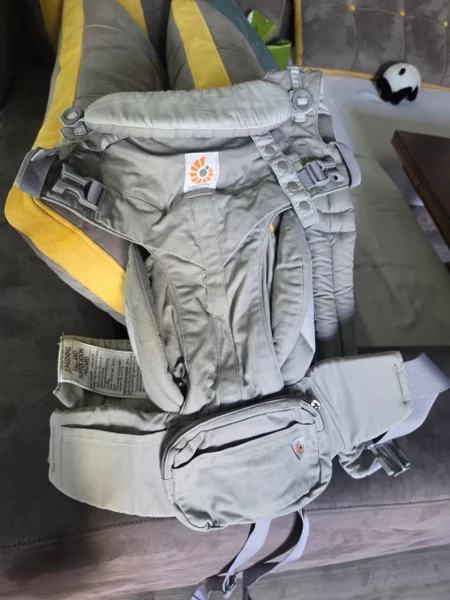 Различные вещи и снаряжение пакетом — trench coat, bulletproof vest, bassinet