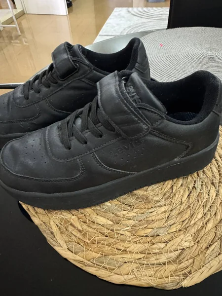 Кроссовки Levi's — running shoe