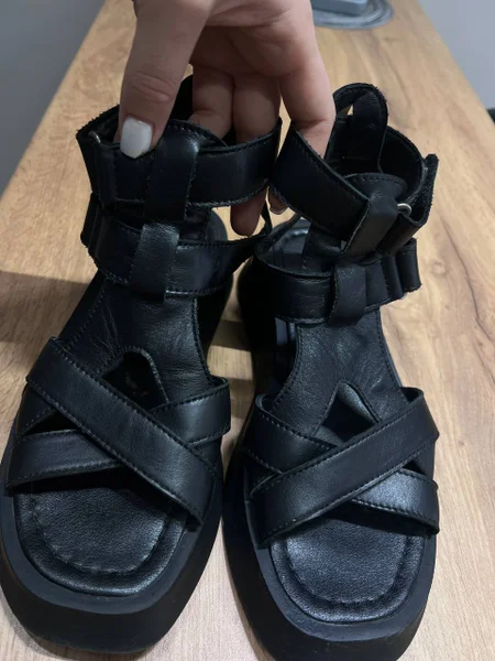 Босоножки кожаные 38 размера — knee pad, sandal