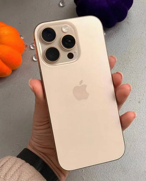 iPhone 16 Pro 128 GB — joystick, remote control