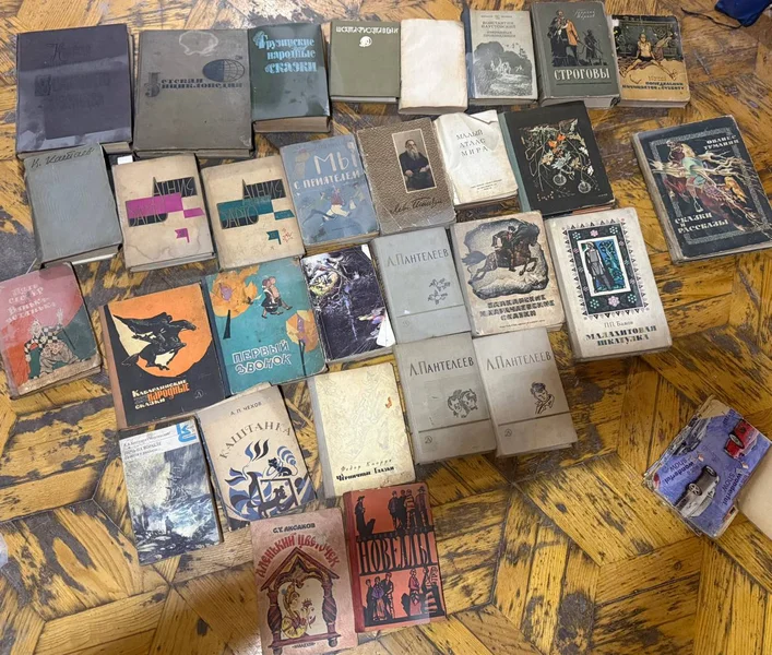 Книги — bookshop, packet, tobacco shop