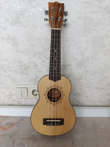 Укулеле с чехлом и струнами — acoustic guitar