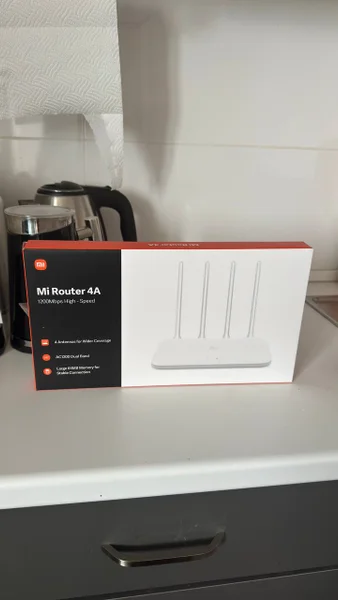Mi Router 4A — modem, toaster, cassette player
