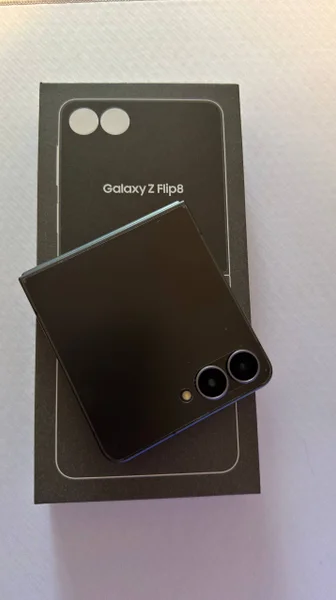 Samsung Galaxy Z Flip 8 — loudspeaker