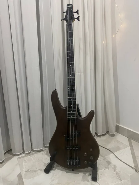 Бас-гитара Ibanez GSR200B GIO — electric guitar