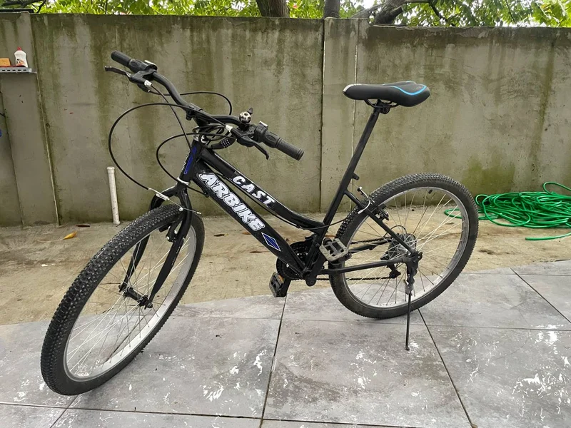 Велосипед черный — mountain bike