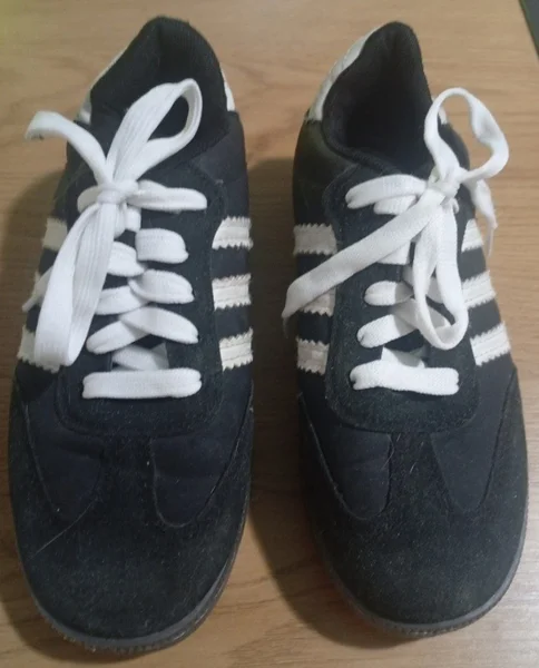 Кроссовки без стелек, размер 31 — running shoe, sandal, knee pad