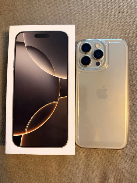 iPhone 16 Pro Max 256 GB — cellular telephone, mouse