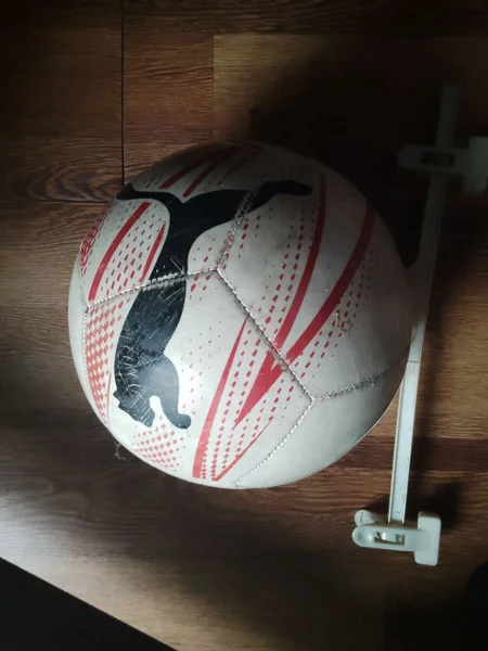 Футбольный мяч — soccer ball, crash helmet