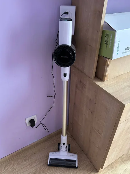 Беспроводной вертикальный пылесос Topdevice WVC250 — tripod, spotlight, plunger