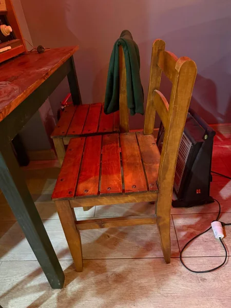 Обеденный стол — dining table