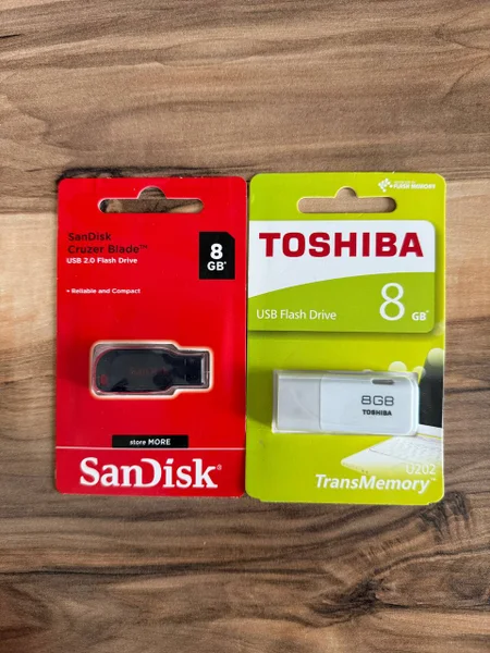 Флешка Toshiba/SanDisk 8GB — cassette
