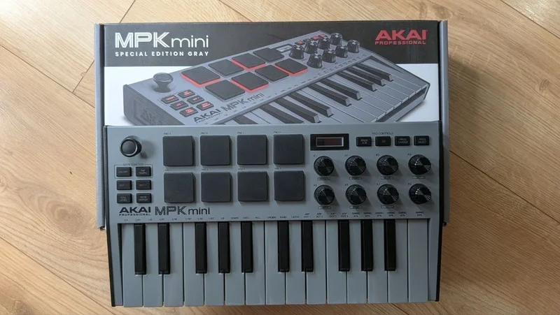 MIDI-клавиатура Akai MPK mini MK3 Gray