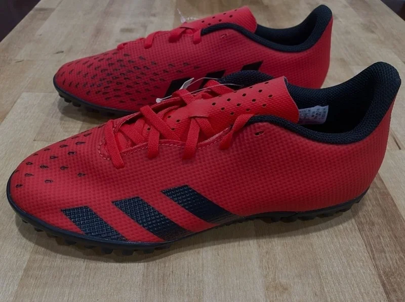 Сороконожки Adidas Predator — running shoe