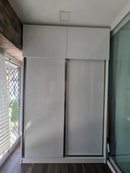 Шкаф-купе белый на заказ — refrigerator, wardrobe, sliding door