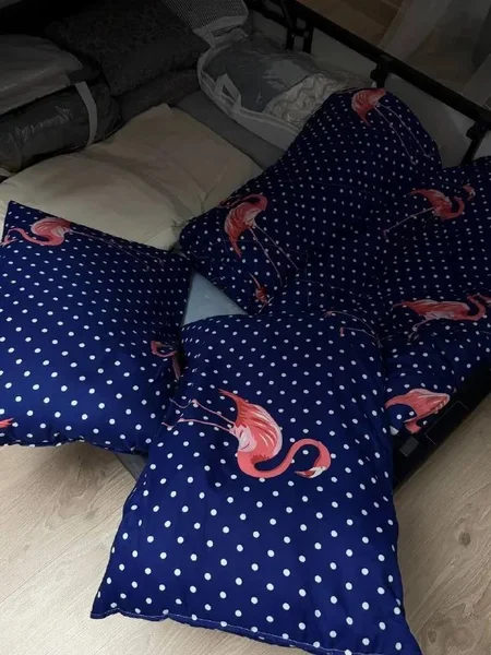 Одеяло и две подушки — pajama, bow tie