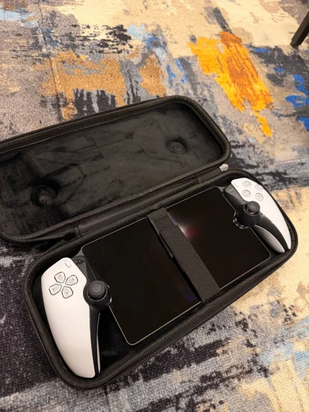 Sony PlayStation Portal Remote Player с чехлом — cellular telephone, car mirror